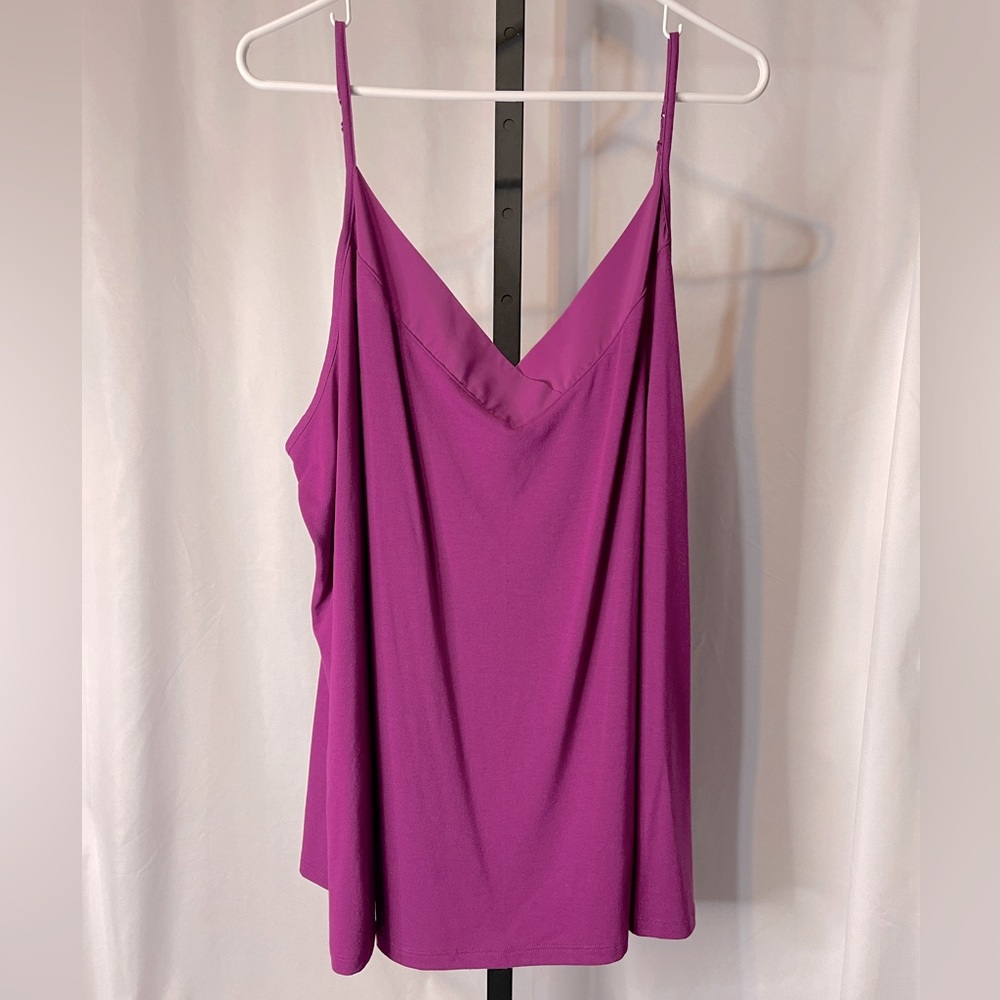 V-neck cami with delicate neckline detail